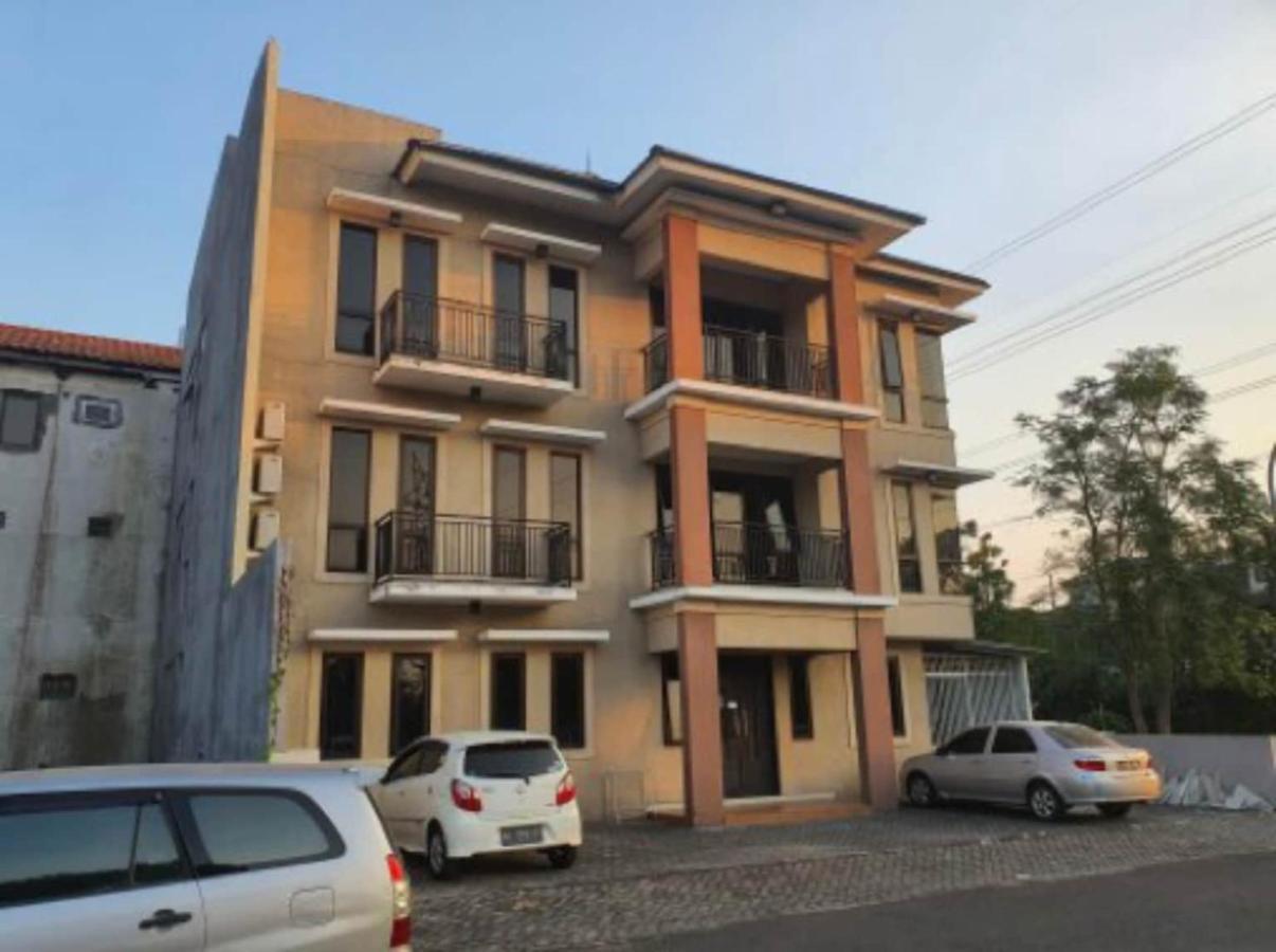 Oyo 93109 Garden Homestay 1 Tpr สุราบายา ภายนอก รูปภาพ