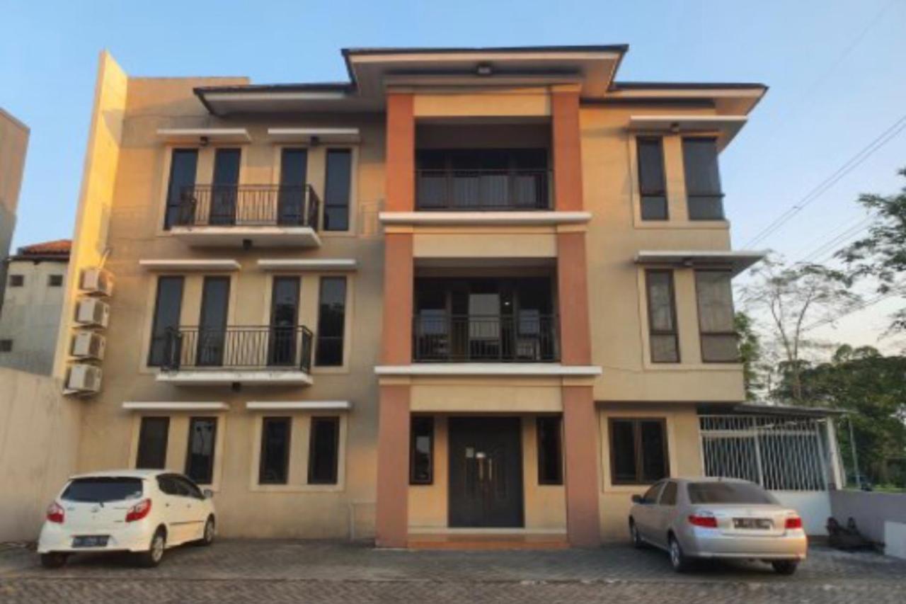 Oyo 93109 Garden Homestay 1 Tpr สุราบายา ภายนอก รูปภาพ