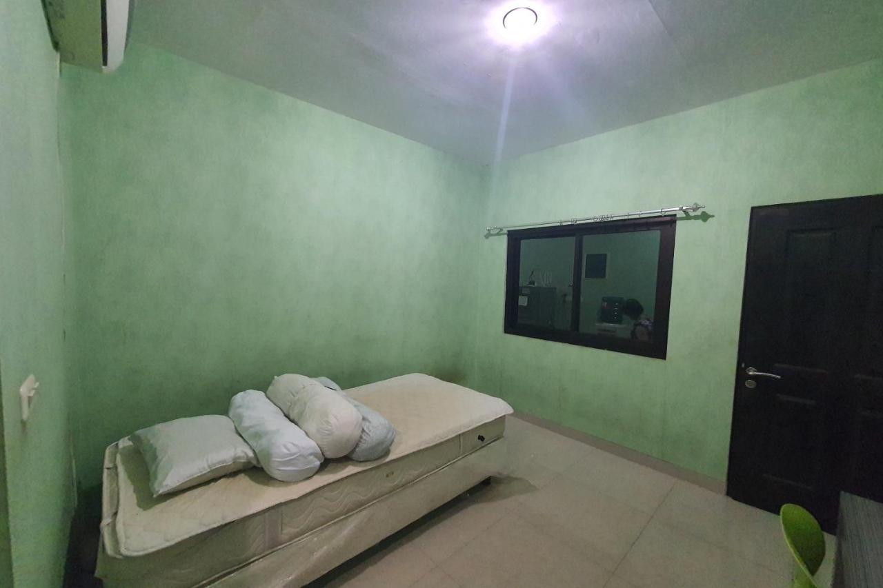 Oyo 93109 Garden Homestay 1 Tpr สุราบายา ภายนอก รูปภาพ