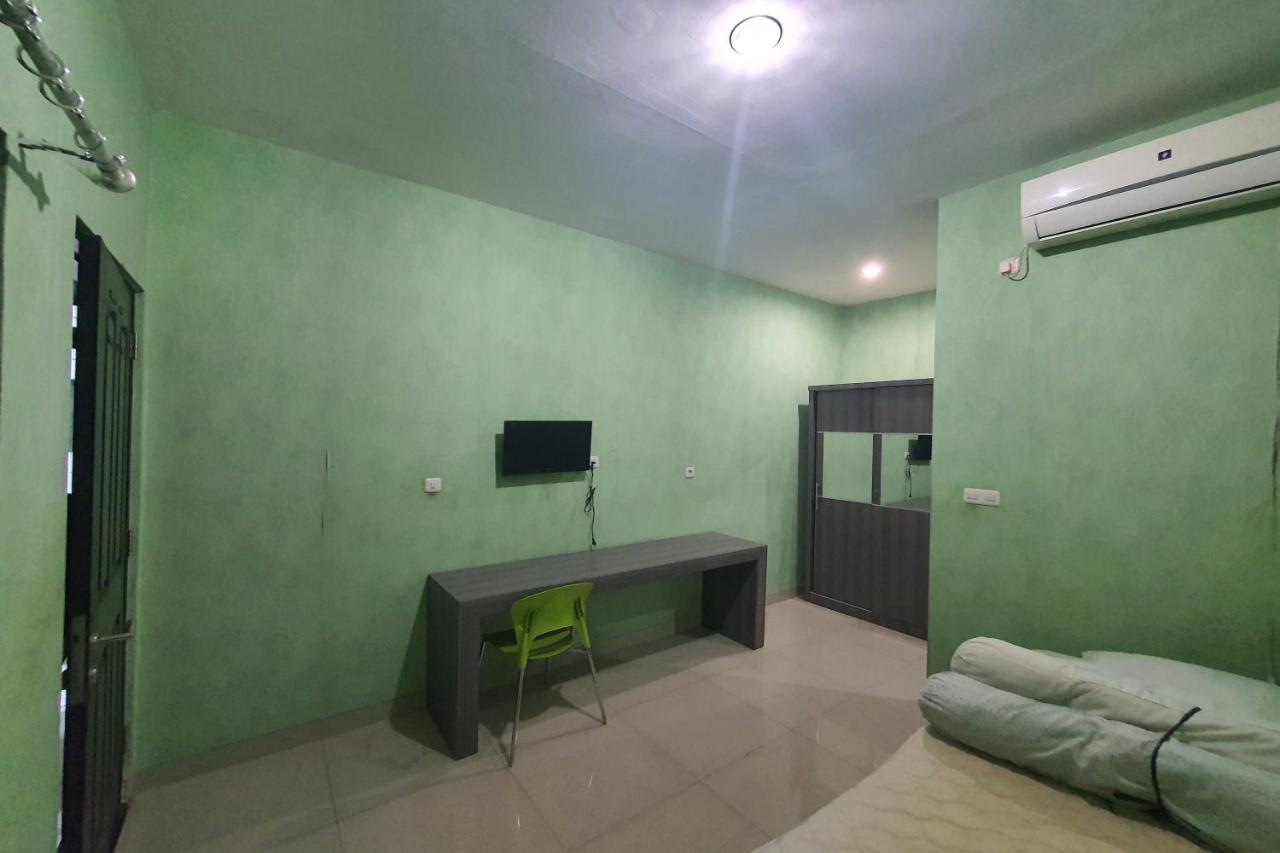 Oyo 93109 Garden Homestay 1 Tpr สุราบายา ภายนอก รูปภาพ
