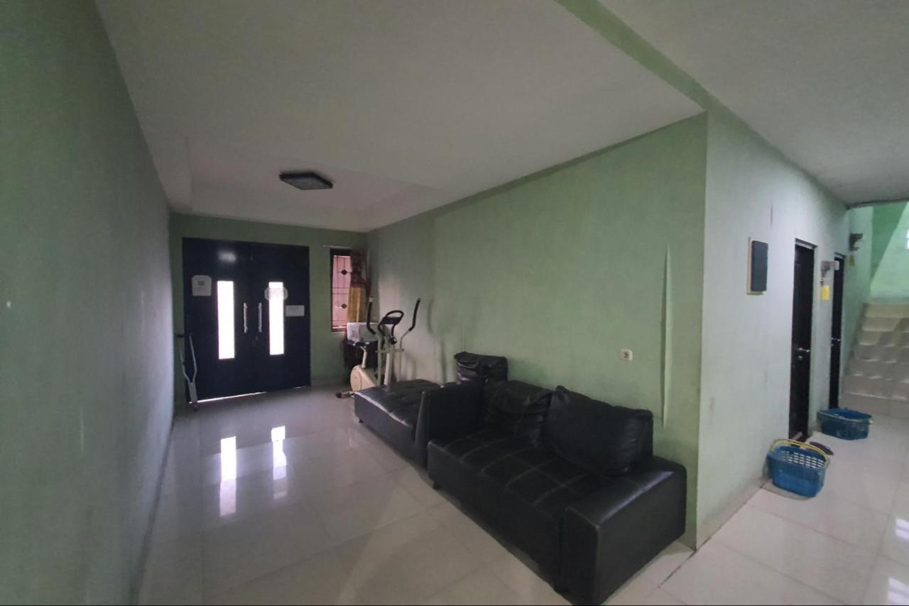 Oyo 93109 Garden Homestay 1 Tpr สุราบายา ภายนอก รูปภาพ