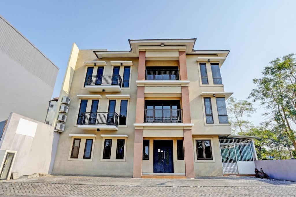 Oyo 93109 Garden Homestay 1 Tpr สุราบายา ภายนอก รูปภาพ