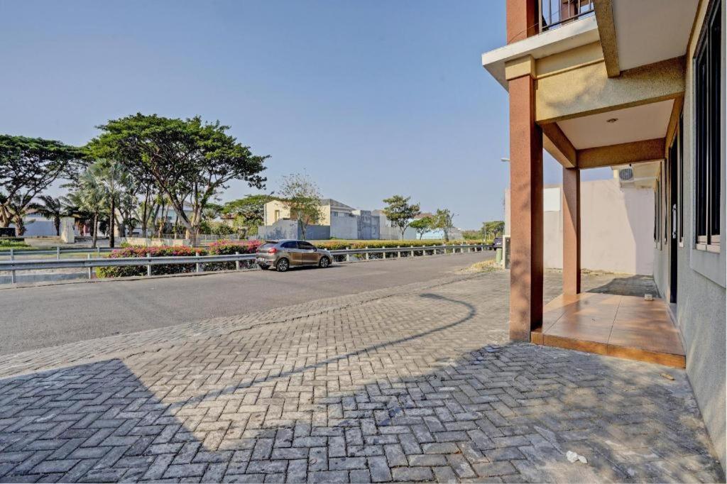Oyo 93109 Garden Homestay 1 Tpr สุราบายา ภายนอก รูปภาพ